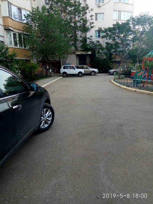 В следующий раз задавлю! Астраханцы в шоке от горе-автоледи