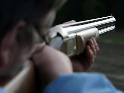 В Астраханской области будут судить парня, стрелявшего по сопернику из карабина