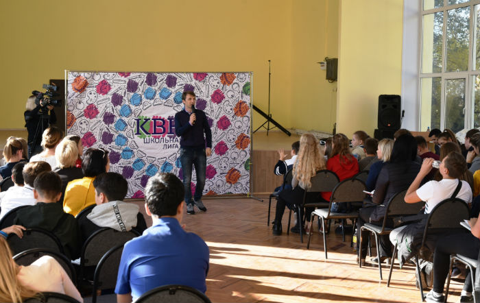 «Сборной Камызякского края по КВН» провела мастер-классы для юных астраханских КВНщиков