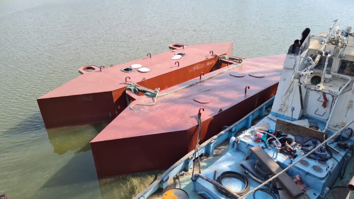 В Астрахани начали испытывать новые понтоны для переправы через Воложку