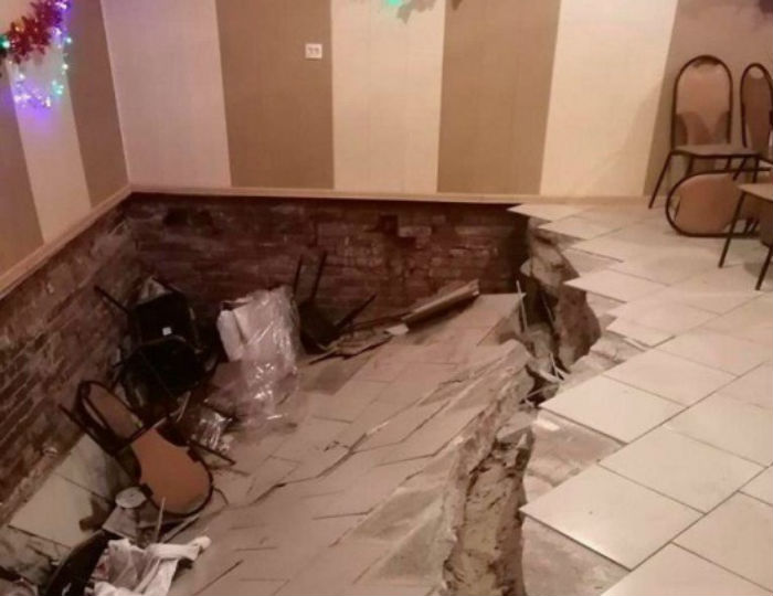 Владелицу астраханского кафе, где во время поминок обрушился пол, осудили