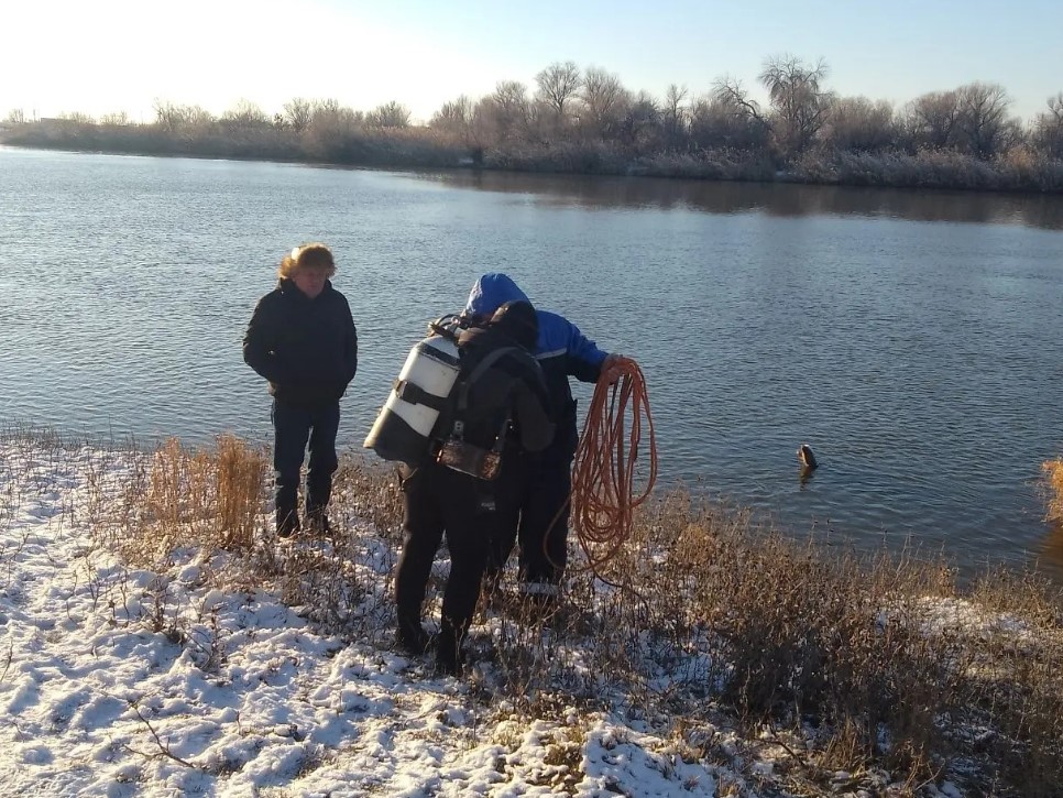 Поисковики и водолазы ищут пропавшего под Астраханью 17-летнего парня