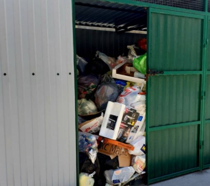 Жителям трех астраханских домов пришла платежка за оплату мусора, который не вывозился почти месяц