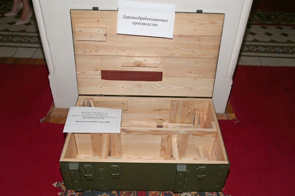 Астраханские заключенные изготавливают ящики для боеприпасов для минобороны