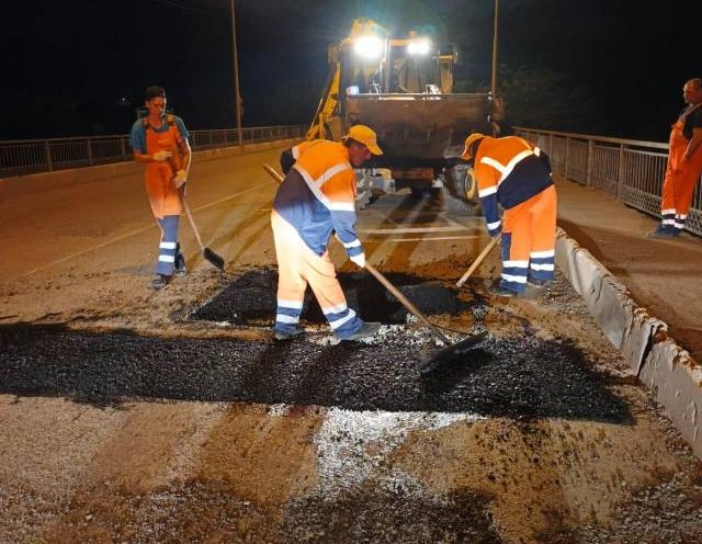 Еще один популярный мост в Астрахани подлатали