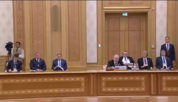 Владимир Путин: особое внимание уделяем портам Астрахань, Оля и Махачкала