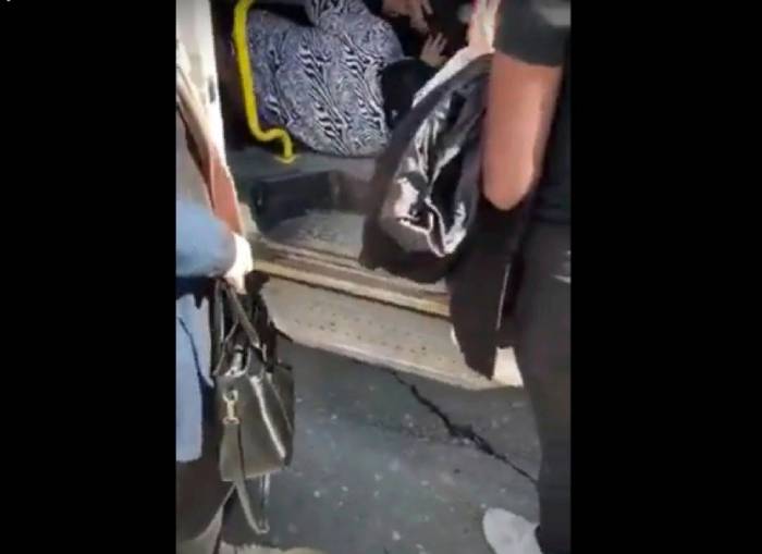 В ДТП с маршруткой в центре Астрахани пострадали два пассажира: видео