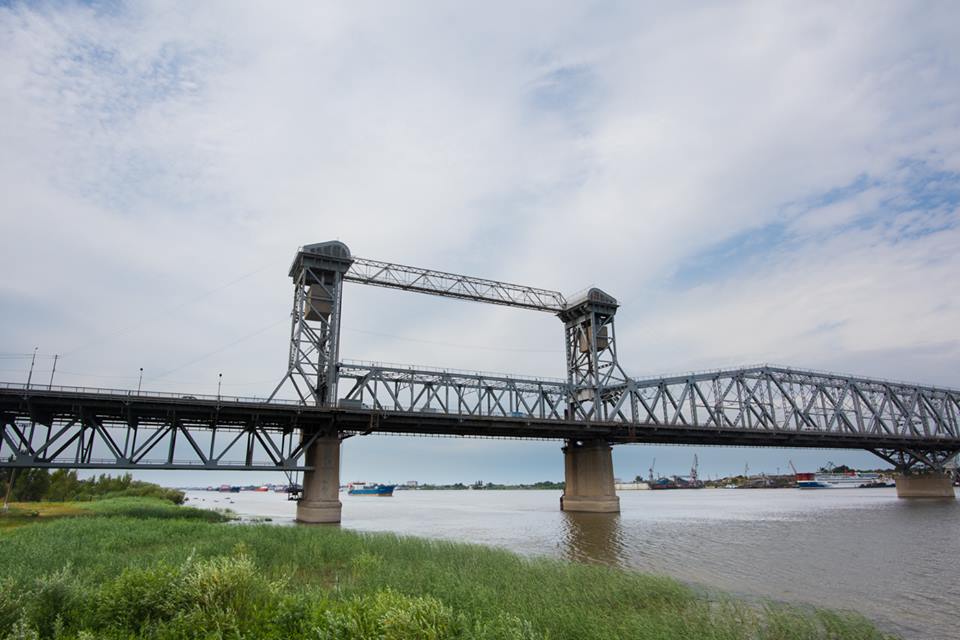 Движение по Старому мосту в Астрахани закрывается