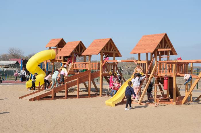 Новый детский спортивный комплекс открыли в Камызякском районе