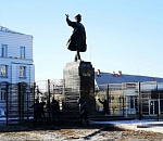 Зачем в Астрахани памятник Кирову обнесли забором