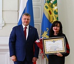 Благодарность губернатора имеет цену: на бланки почетных грамот потратили 790 тысяч рублей