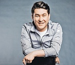 Азамат Мусагалиев просит поддержать юную астраханку в борьбе за приз телешоу