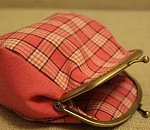 Астраханец ограбил 75-летнюю старушку и отправился пить с друзьями