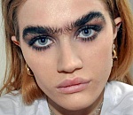 Нечем кормить детей: в Астрахани владельцы салонов красоты просят выпустить их на работу 