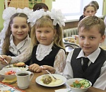 Бесплатное питание для школьников отменили в Астраханской области