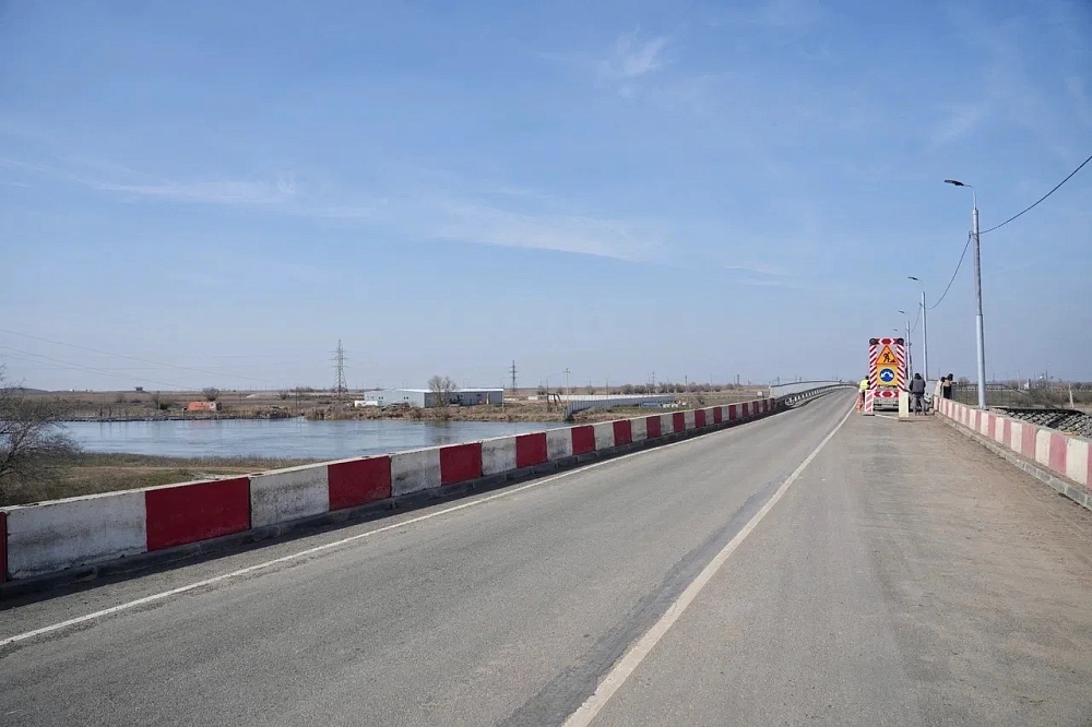 Капремонт еще одного моста завершают в Астраханской области по нацпроекту