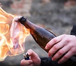 Под Астраханью парень ради любопытства бросил «коктейль Молотова» в дом односельчанки