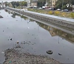 Водные каналы в центре Астрахани превратились в место утилизации мусора