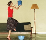 Суд заставил астраханца, затопившего соседку, выплатить ущерб