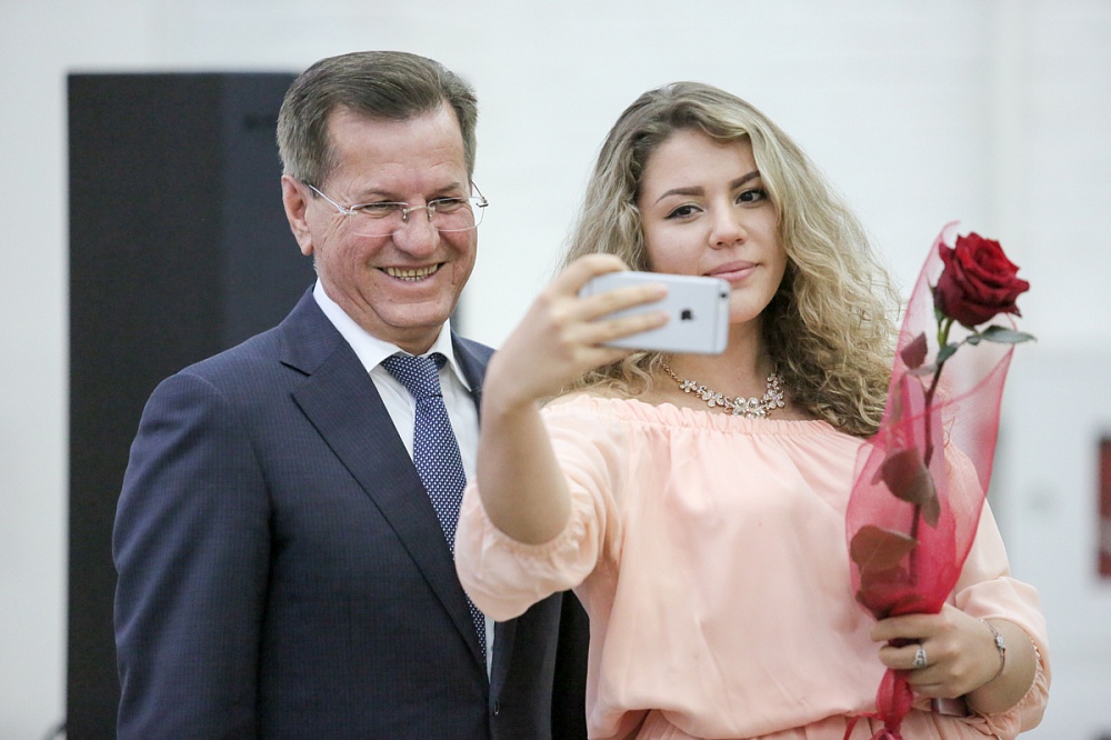 Губернатор "доплатит" стипендии 100 лучшим астраханским студентам