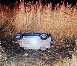 Под Астраханью из-за невнимательности водителя опрокинулся автомобиль