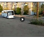 Астраханец напал на автобус и разбил его