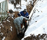 Капремонт напорного коллектора центральной канализации в Икряном продолжается