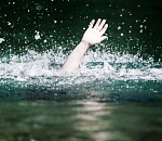 Вечером в Астрахани  сотрудники МЧС вытащили из Волги тонущего мужчину