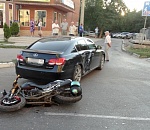  В Астрахани иномарка врезалась в мотоцикл