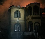 В Астрахани сгорел дом, похожий на сказочный замок