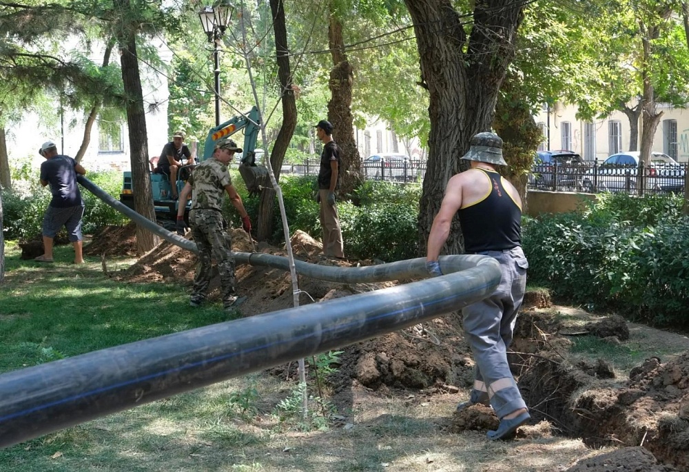 Мэрия Астрахани переводит городские зеленые зоны на автоматический полив