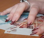 Мошенница с помощью хитрой схемы получила доступ к счетам астраханца