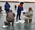 Тонкий лёд: астраханских рыбаков предупредили о смертельной опасности