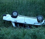 Под Астраханью опрокинулся автомобиль: пострадало два человека