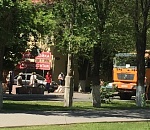 В Астрахани грузовик прокатился по тротуару