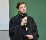 Астраханцы могут задать вопрос священнику по WhatsApp