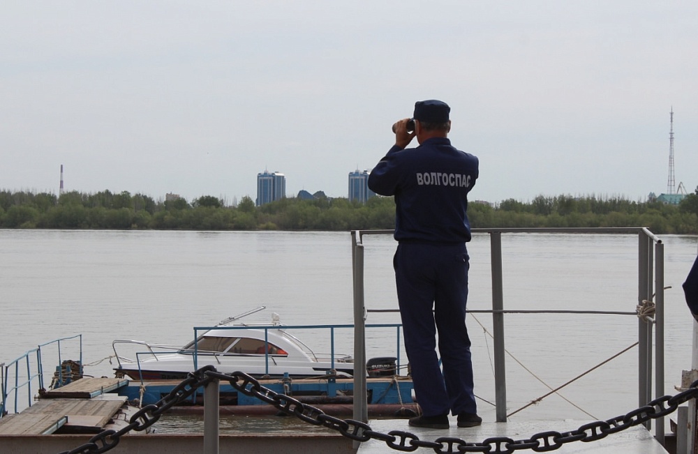 Женщина и мужчина погибли, спрыгнув с Нового моста в Астрахани