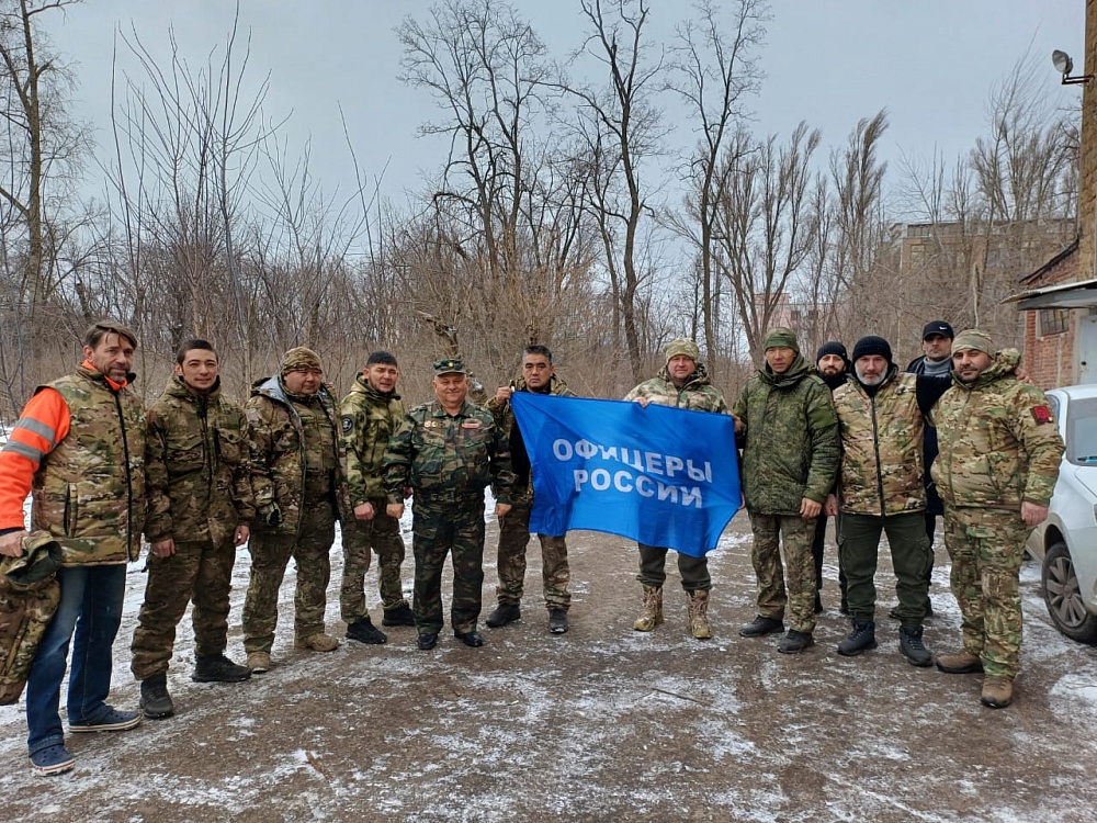 Офицеры России поздравили астраханцев-защитников Отечества прямо на передовой