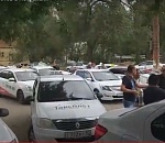 В Астрахани таксисты устроили забастовку