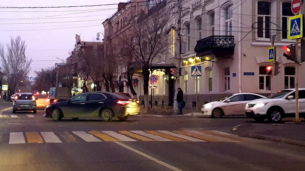 Еще на одном участке улицы Ленина запретили парковку