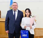 Игорь Мартынов вручил первые паспорта юным астраханцам-гражданам России