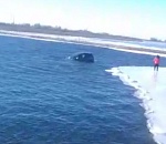 Под Астраханью на Крещение машина ушла под воду