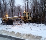 Астраханским полицейским пришлось вызволять из снежного плена спецтехнику: видео