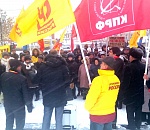 В Астрахани эсеры и коммунисты топтали снег и хоронили демократию (ФОТО)