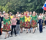Астраханцы сплотились в тысячном хороводе единства