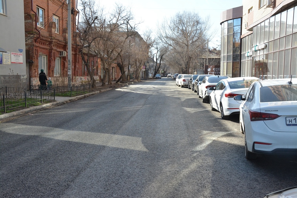 По ночам в центре Астрахани снимают асфальт