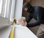 Два астраханца, представившись сотрудниками энергосбытовой компании, ограбили пенсионера