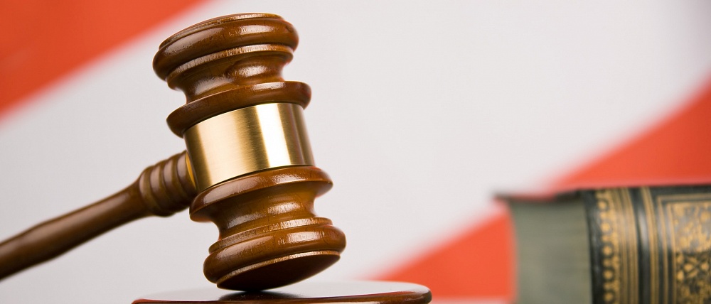 Осуждены двое астраханцев, пытавших горячим утюгом деда-самогонщика