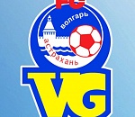 Футболисты "Волгаря" завершили последнюю тренировку в этом сезоне танцами на поле