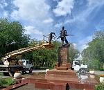 Памятники в Астрахани освежились